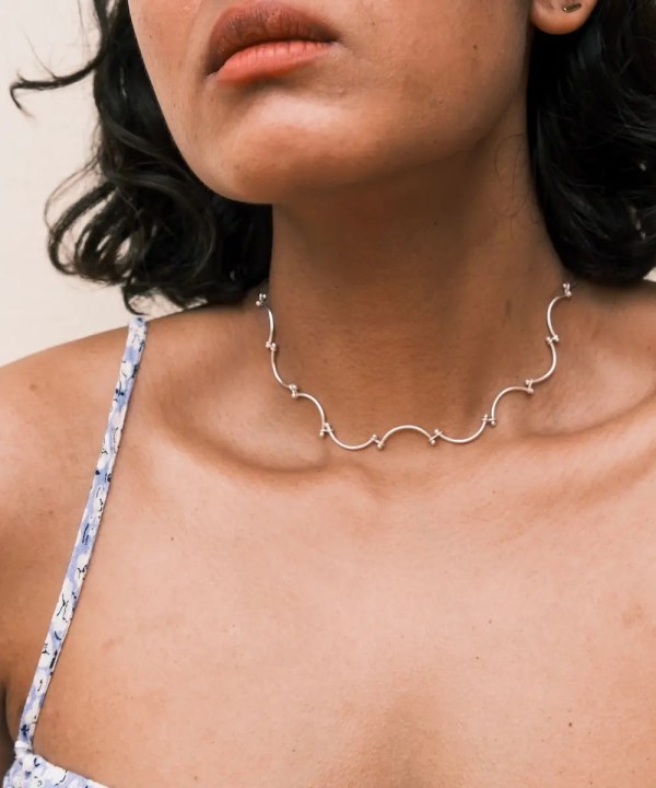 Serving Curves Necklace - Image 2