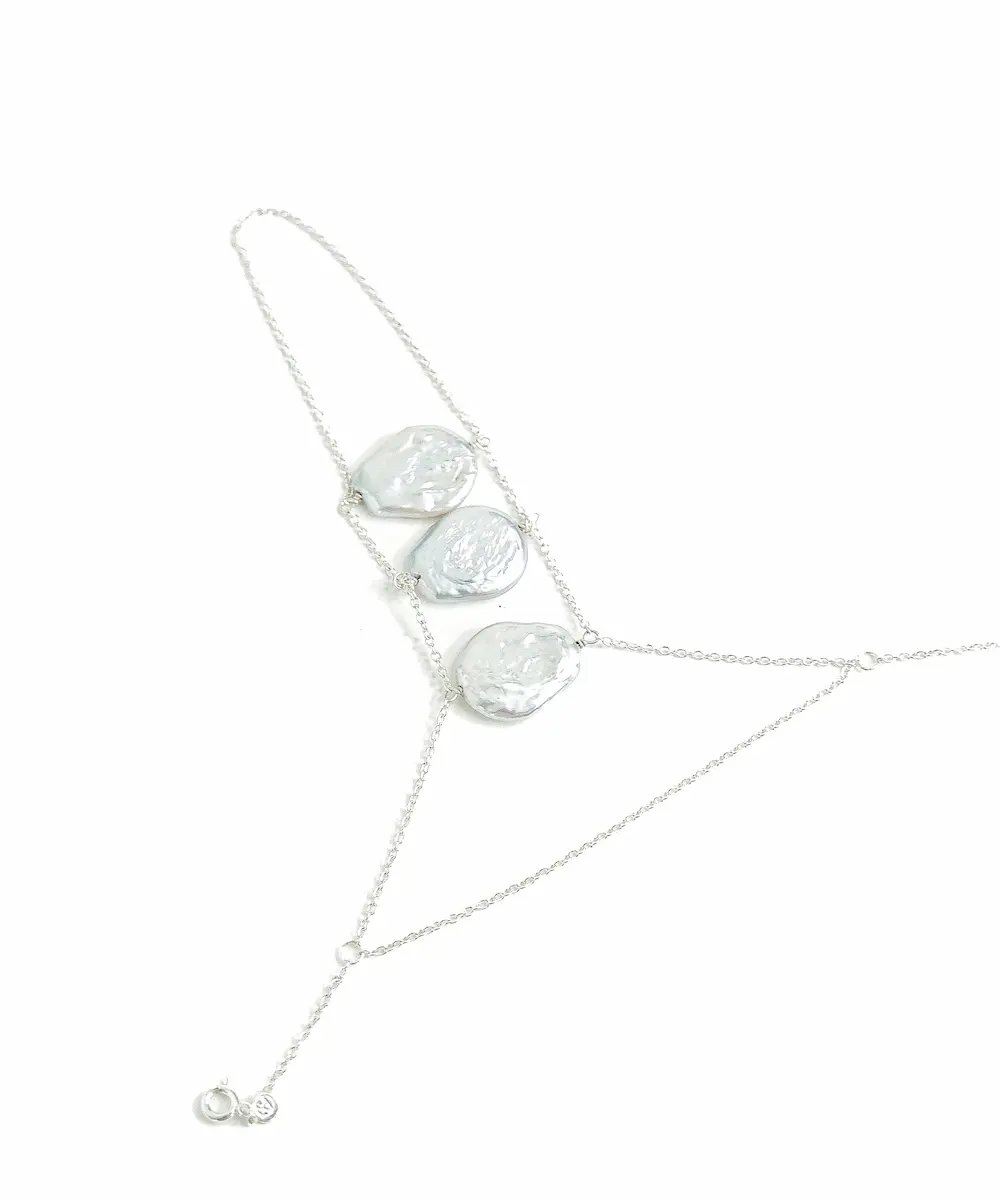 Mila Pearl Handchain
